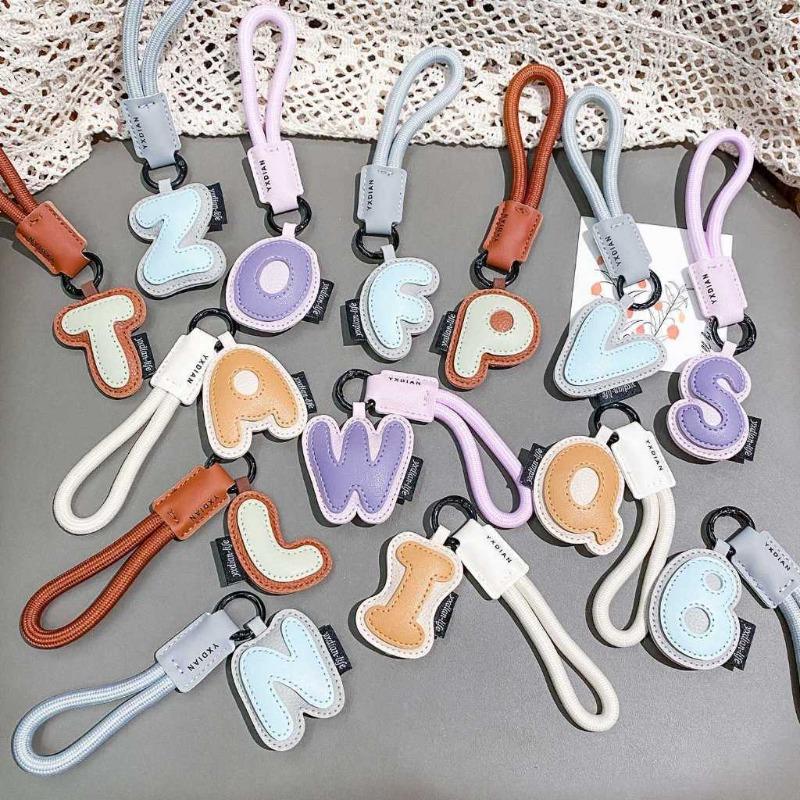 Breloczek ze skóry PU z 26 lit – Monogram Keychain Leather recenzja i cena