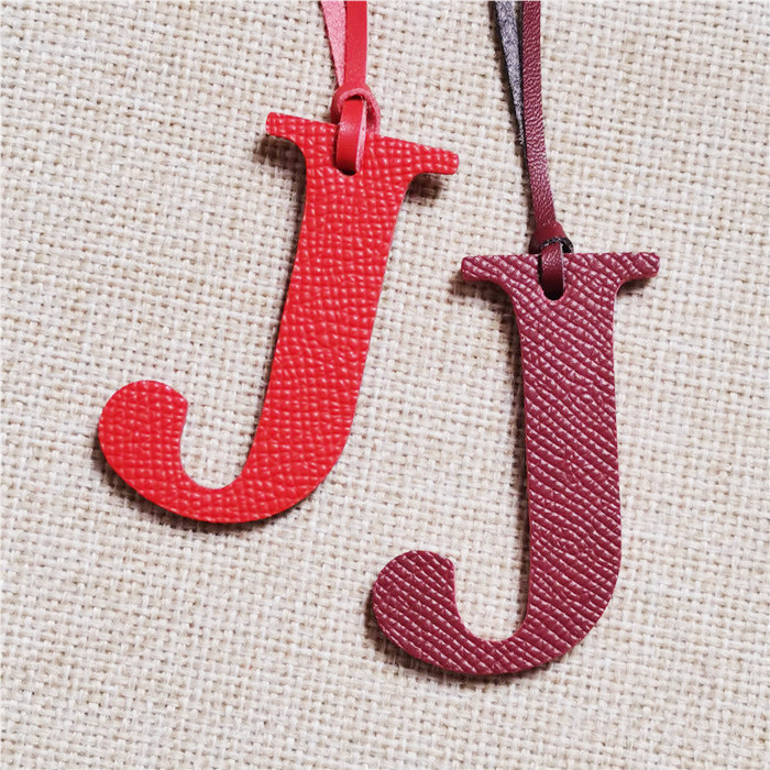 Brelok z inicjałem z alfabetu  – Monogram Keychain Leather recenzja i cena