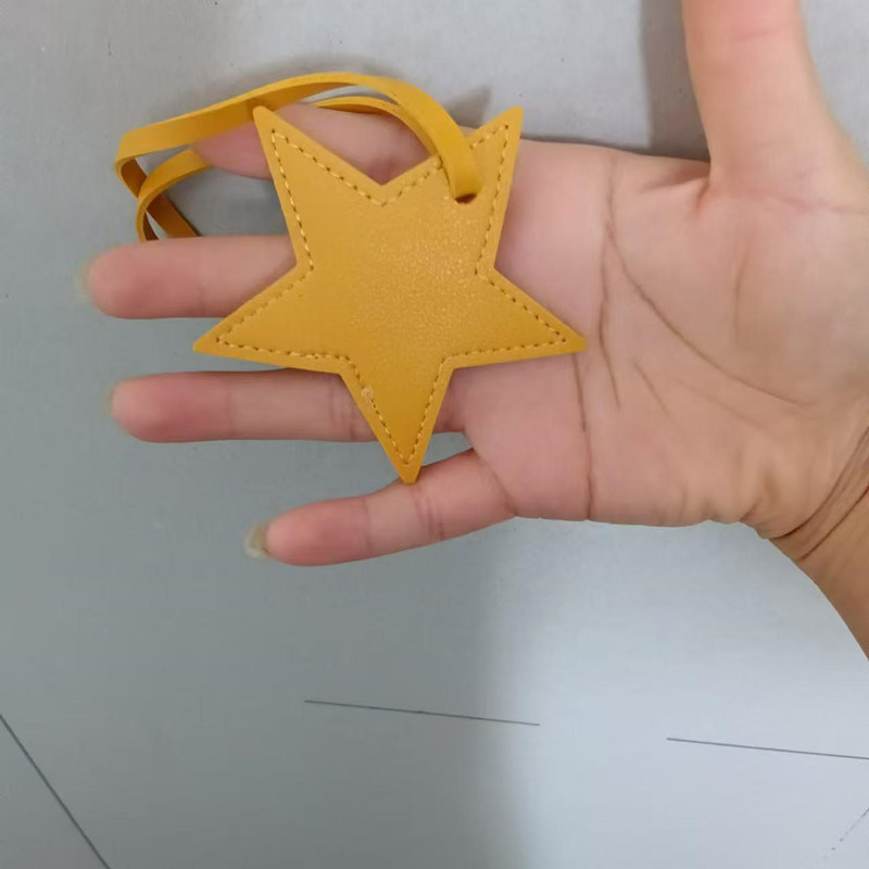 Bezpłatne inicjały pięcioramie – Monogram Keychain Leather recenzja i cena